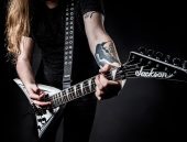 Apprendre à jouer du metal sur une guitare électrique : astuces pour débutants